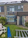 Schilder werk buiten voor kant boven en benden raamkozijnen en hout werk schrootjes op kleur