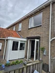 Schilder werk friesland achter kant van huis buiten
