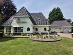 Schilder werk  buiten Raamkozijnen en deuren Helle huis Leek