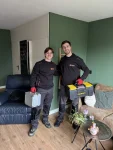 2 blije verhuiscomfort medewerkers na verhuizing