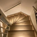 Volledige draai trap eiken look bekleed met led