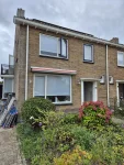 Schilder werk Friesland buiten van dakgoot tot raamkozijnen en deuren voor en achter kant van huis