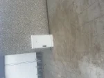 leveren en plaatsen van buitenstroomkast, groepenkast en aardingspen.