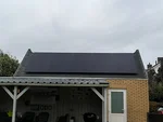 Ook op hellend bitumen daken verzorgen wij perfecte installatie