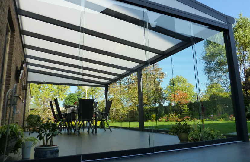 Grote schuifpui in serre