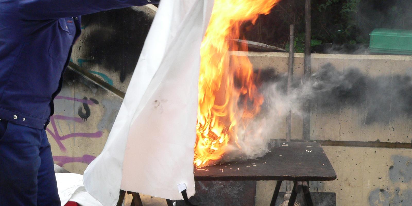 Blussen met brandblusser