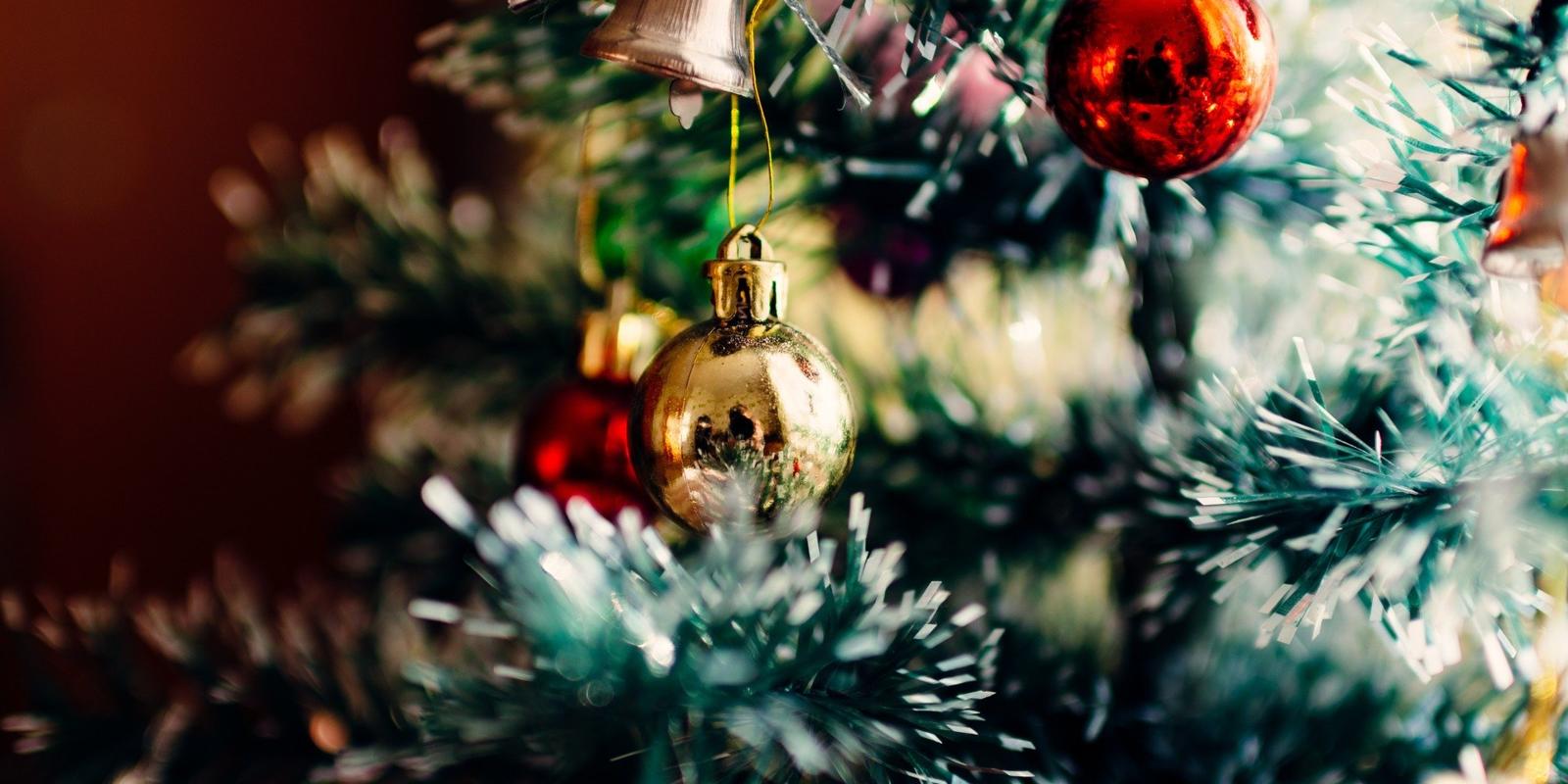 kerstversiering ophangen