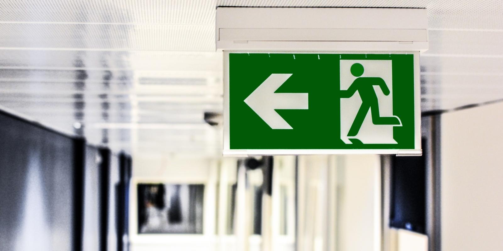 evacuatiepictogrammen plaatsen