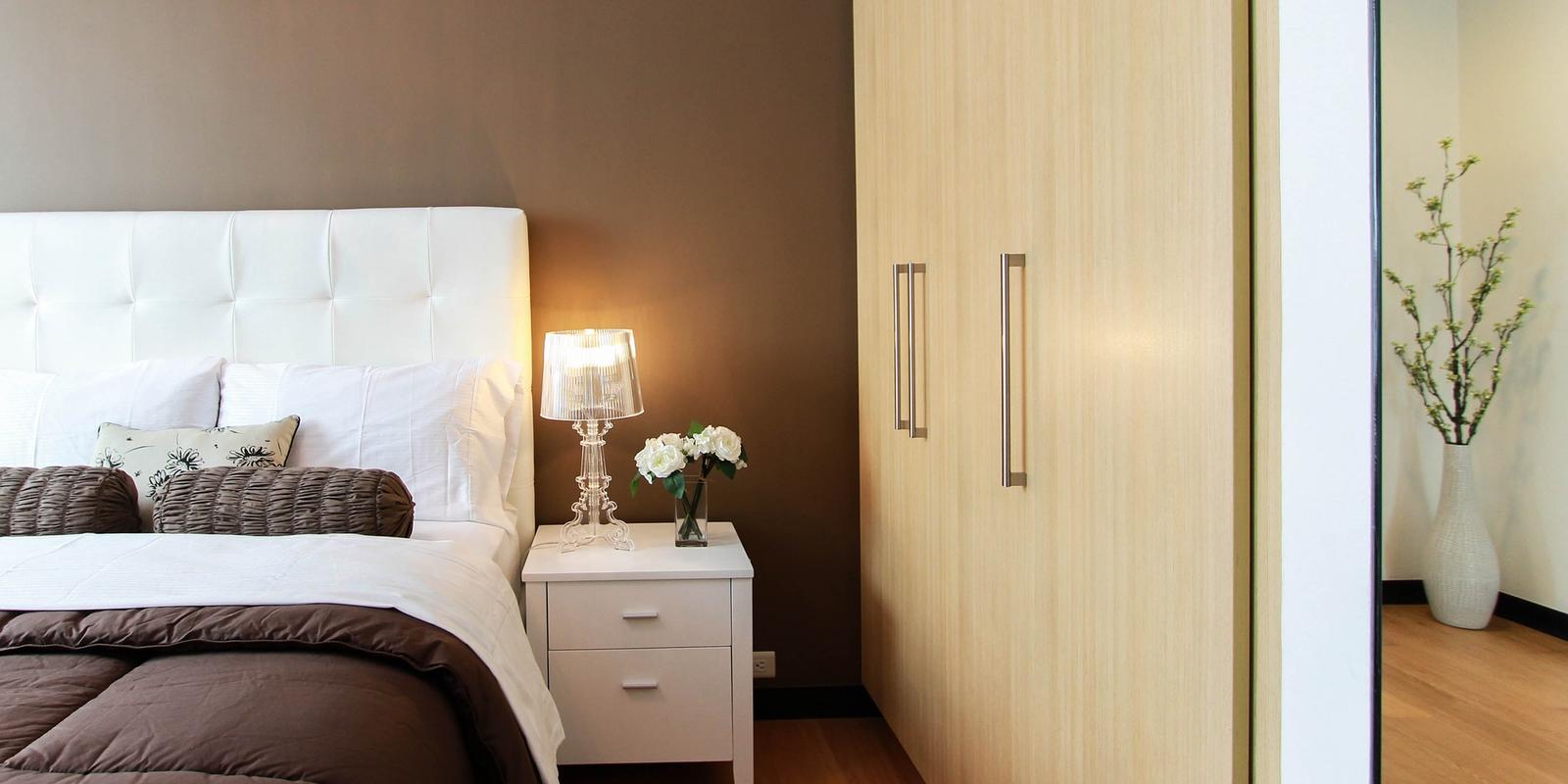 kleine slaapkamer kledingkast
