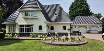 Schilder werk  buiten Raamkozijnen en deuren Helle huis Leek