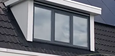 Een kleine, maar fijne dakkapel – compact, stijlvol en helemaal naar wens van de klant uitgevoerd.