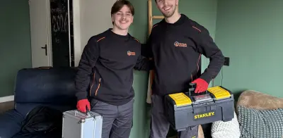 2 blije verhuiscomfort medewerkers na verhuizing