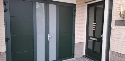 openslaande deur met verticaal satijn glas, 3 puntsluiting, volledig geisoleerd