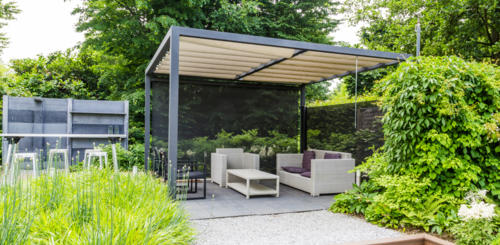 Overkapping in kleine tuin