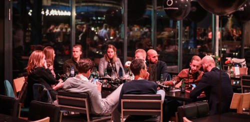 Increase & Slimster aan sponsor tafel tijdens Friends of Search 2020