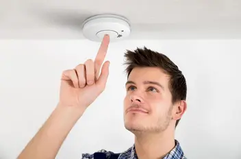 Negen op de tien Nederlanders testen rookmelder niet vaak genoeg - juist tijdens de feestdagen extra risico